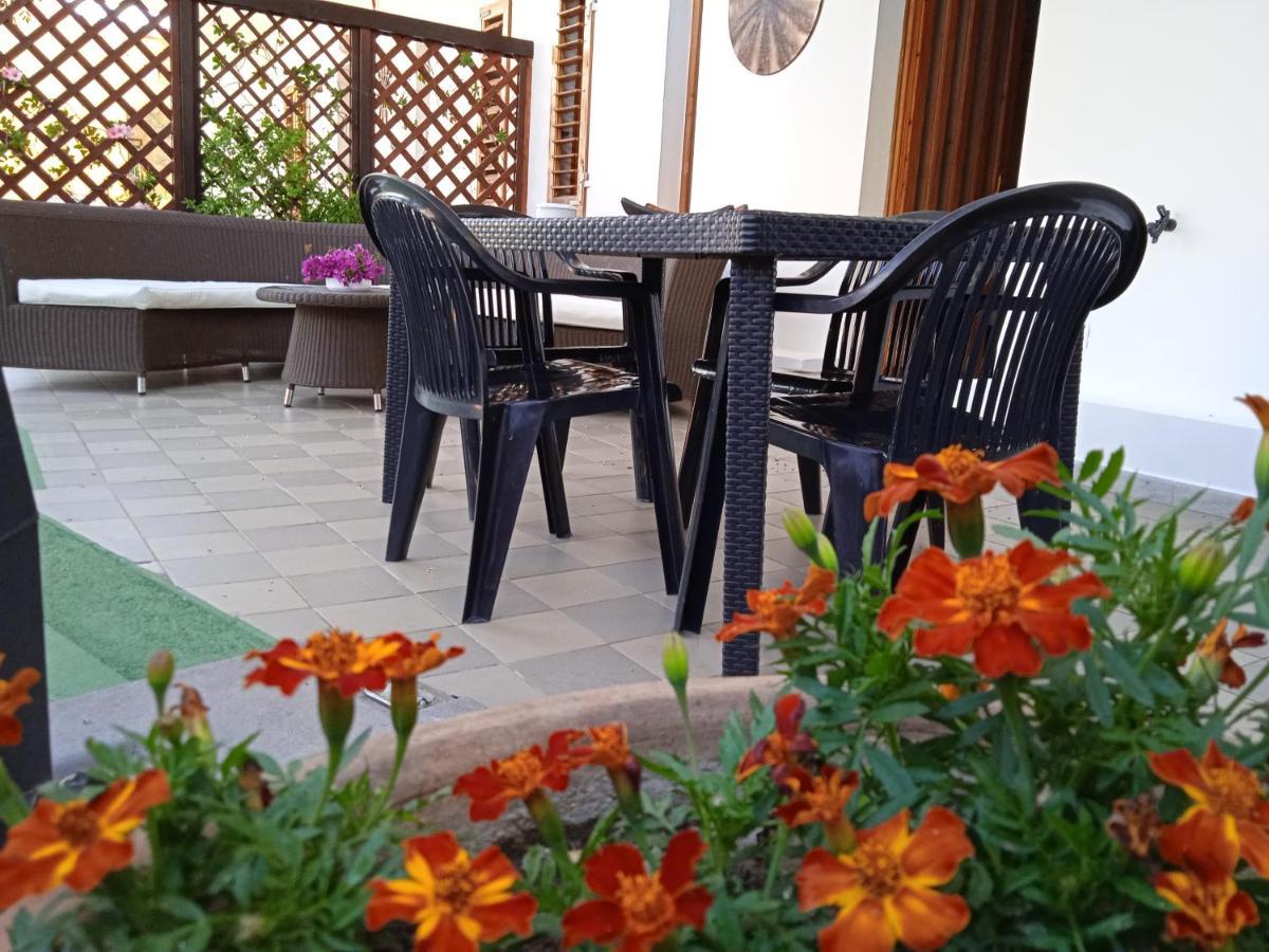 Guest House Oleandro Santa Maria Navarrese Exterior foto